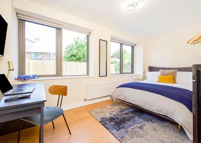 Prime Luxury, Heathrow, Freeparking, Wifi, Netflix