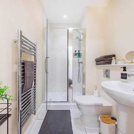 Prime Luxury, Heathrow, Freeparking, Wifi, Netflix Apartment Yiewsley Exterior photo
