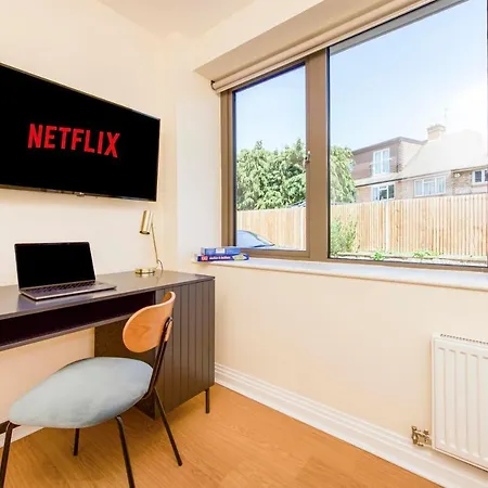 Prime Luxury, Heathrow, Freeparking, Wifi, Netflix Apartment Yiewsley Exterior photo