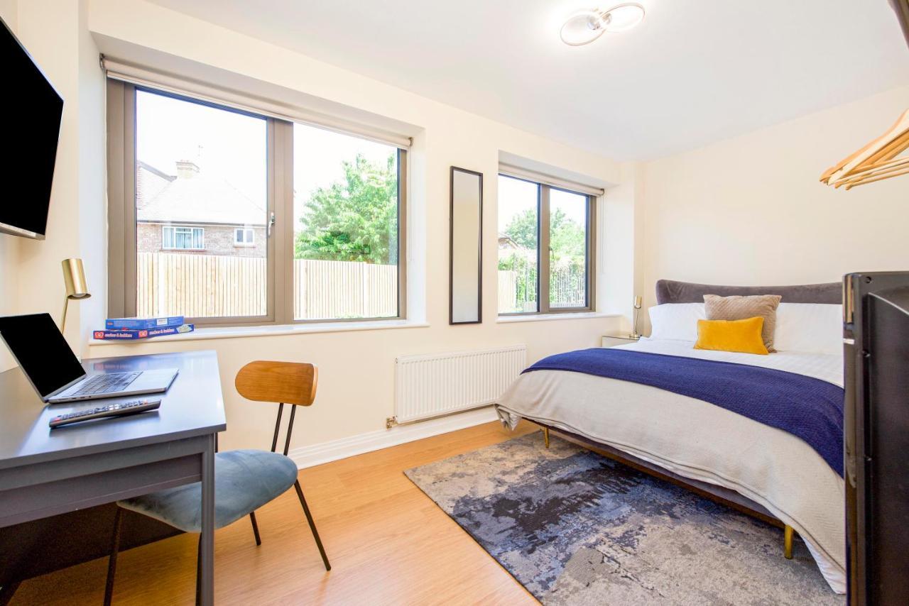 Prime Luxury, Heathrow, Freeparking, Wifi, Netflix Apartamento